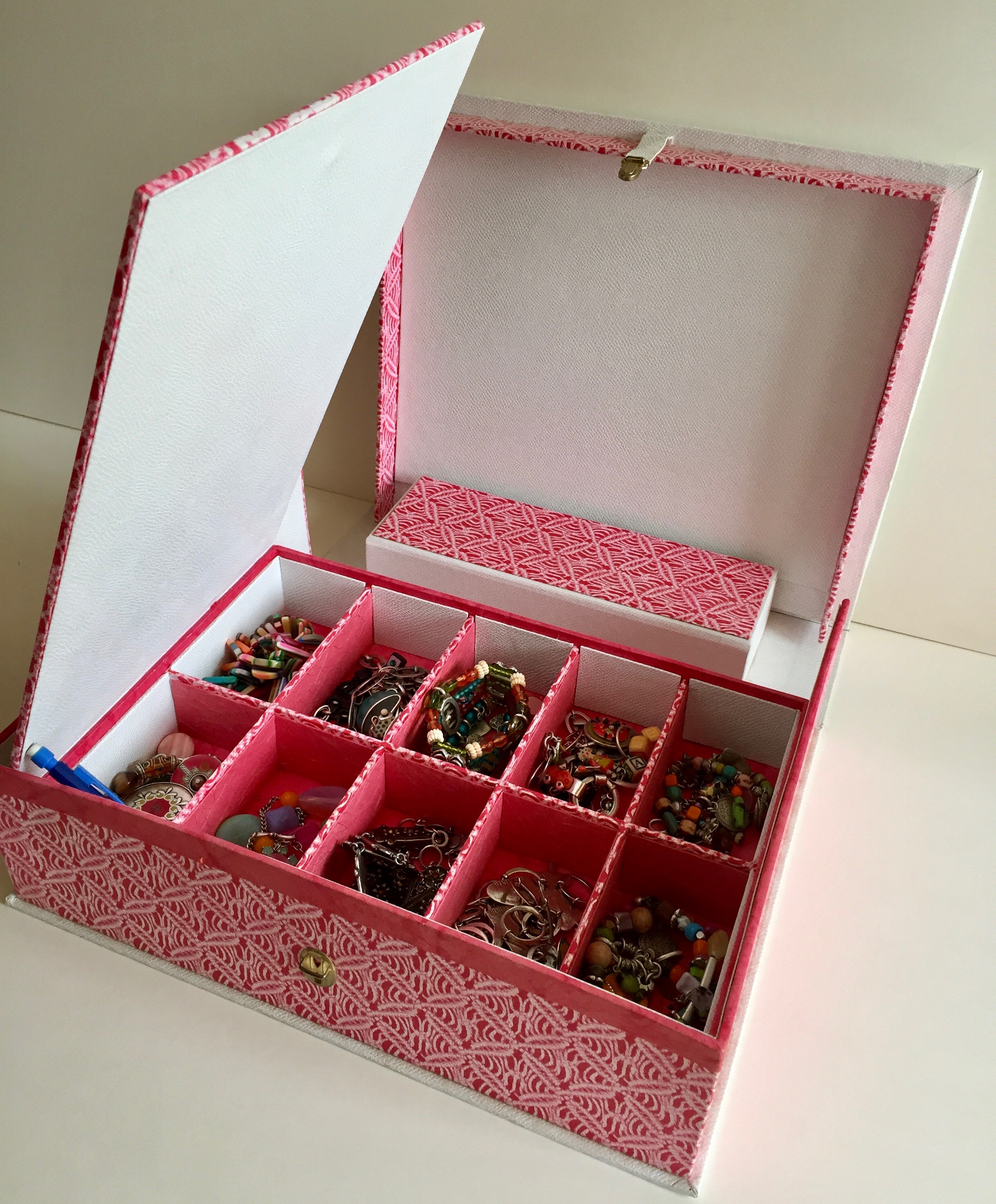 Boîte à bijoux rose bonbons