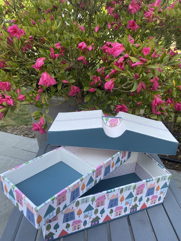 Boîte avec papier maisons (inspiration Lidia Meret)